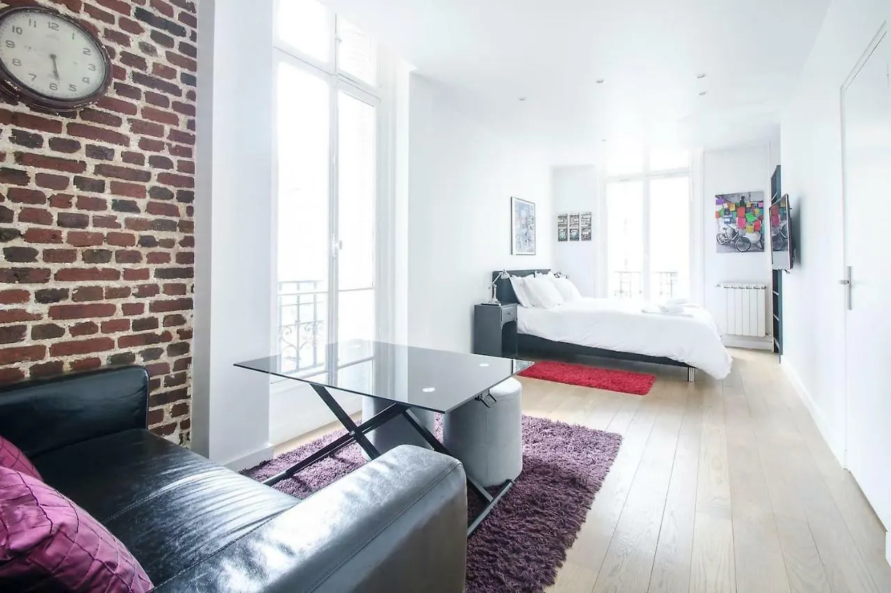 Gorgeous Eiffel Tower Apartment Paris